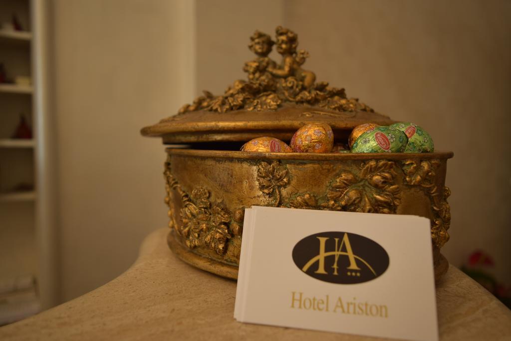 פיומבינו Hotel Ariston מראה חיצוני תמונה